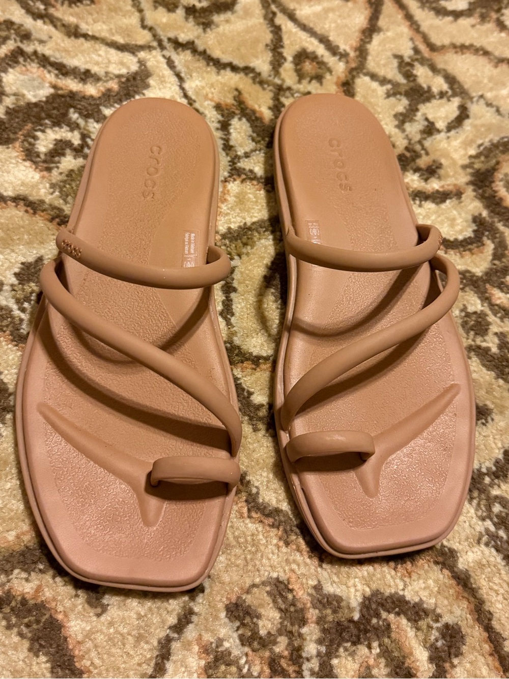 Crocs Miami toe loop tan size 6